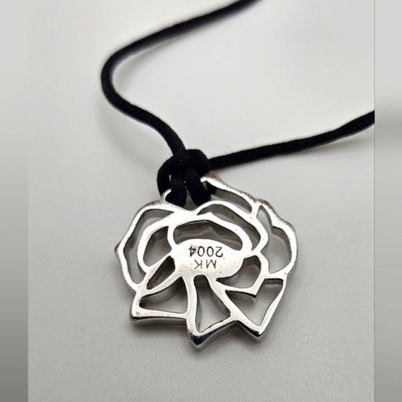 ๐ข3/$19๐ข MK 2004 Rose Pendant on Black Cord Necklace Michael Kors - Picture 4 of 5